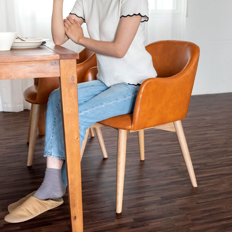 楽天市場】ダイニングチェア ソフトレザー ブラウン キャメル 肘掛付き