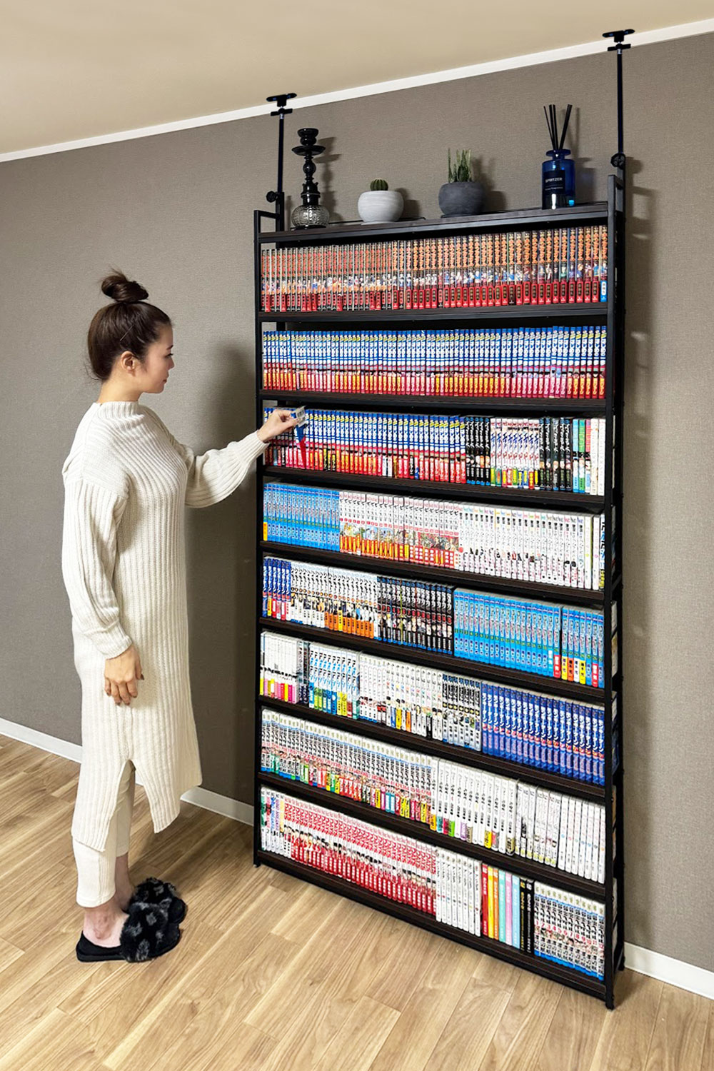 楽天市場】8tail 本棚 突っ張り ラック 大容量 スリム 全体耐荷重