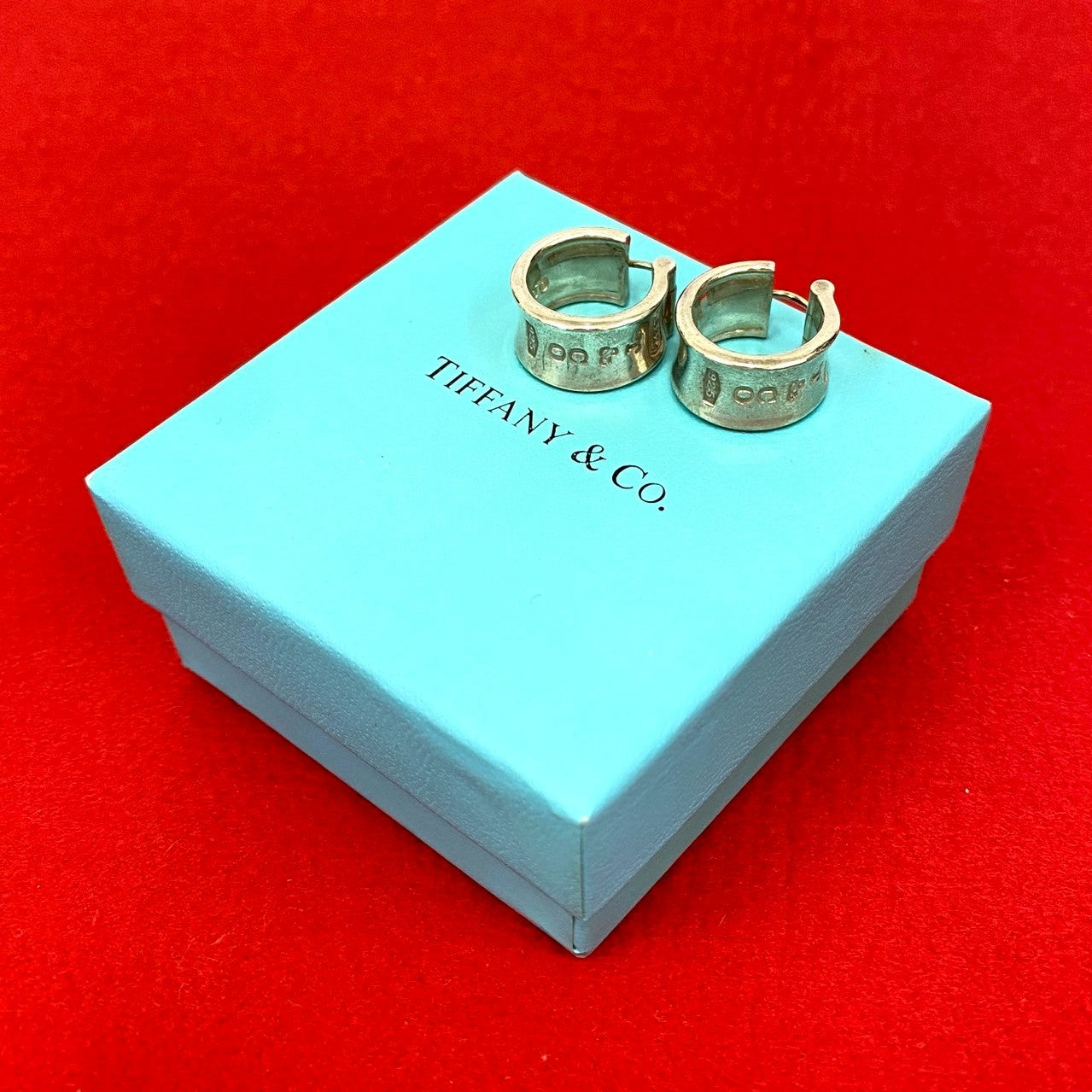 TIFFANY&Co. ナロー ピアス – Trip