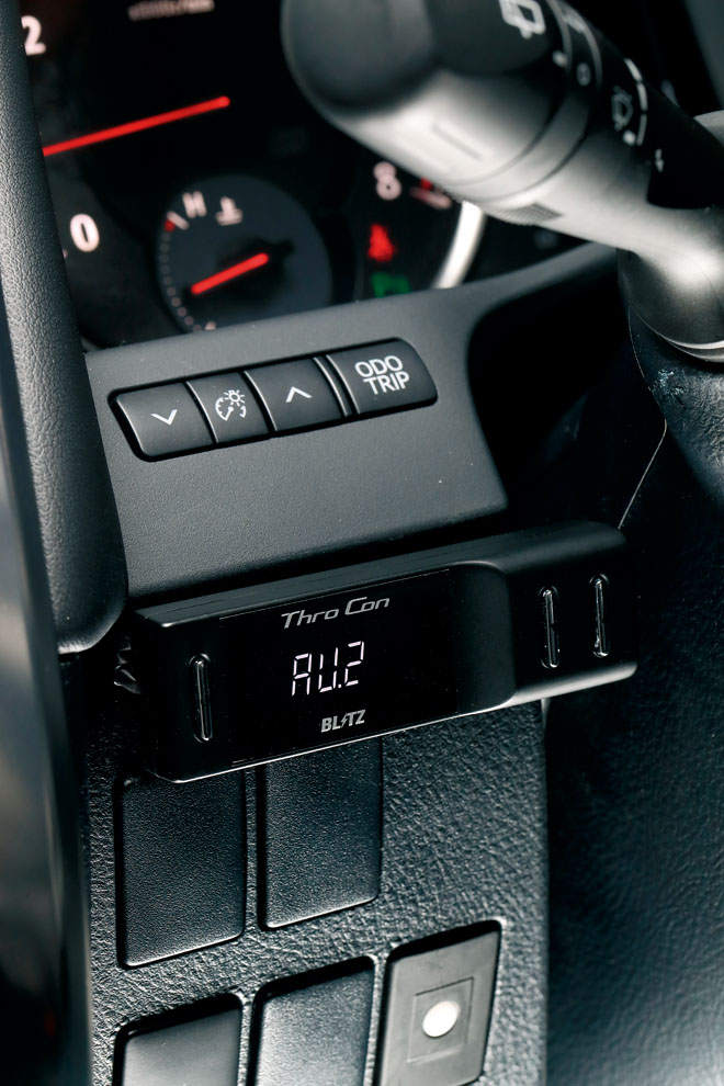 スロットルコントローラーで200系ハイエースを電子制御！ - TUNERS