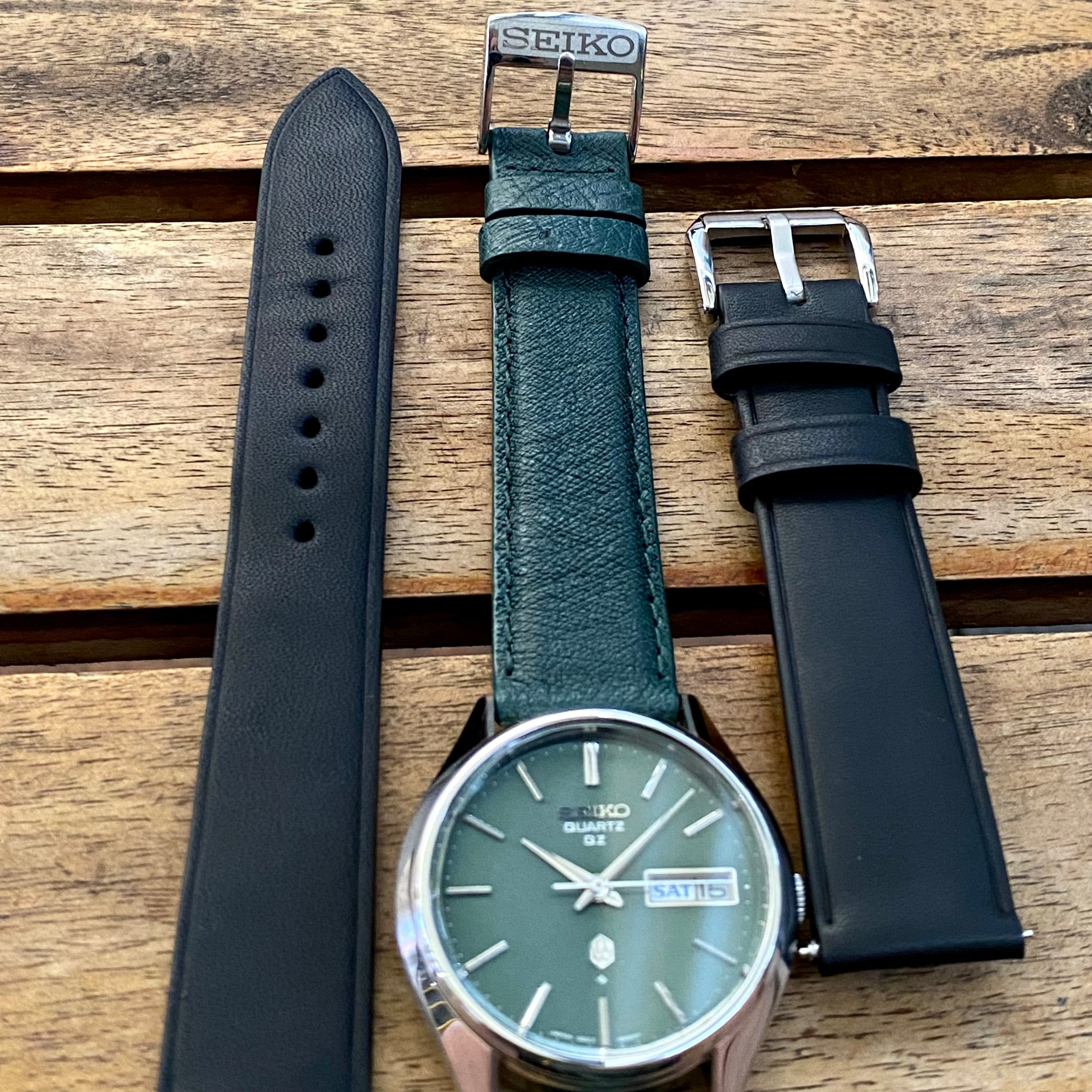 Vintage August 1974 Seiko Quartz QZ 0923-8000 Green Sand Dial in