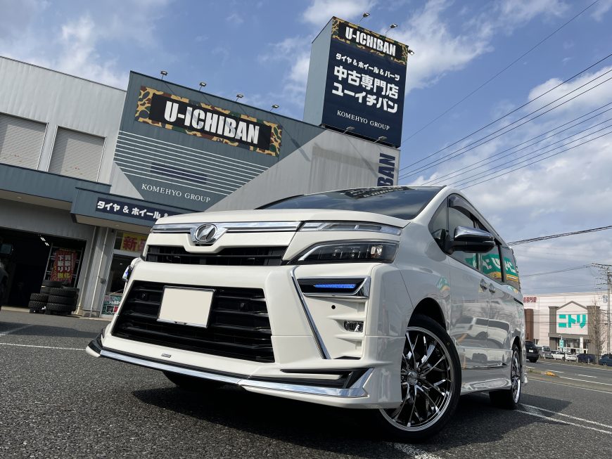 まだまだ人気の80系VOXY、2024年モデルのレオニスでドレスアップ