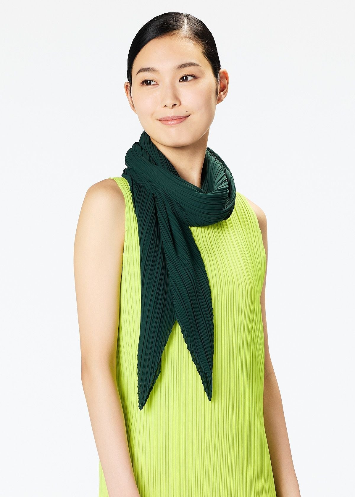COLORFUL SCARF Sheer Stole Dark Green – The official ISSEY MIYAKE