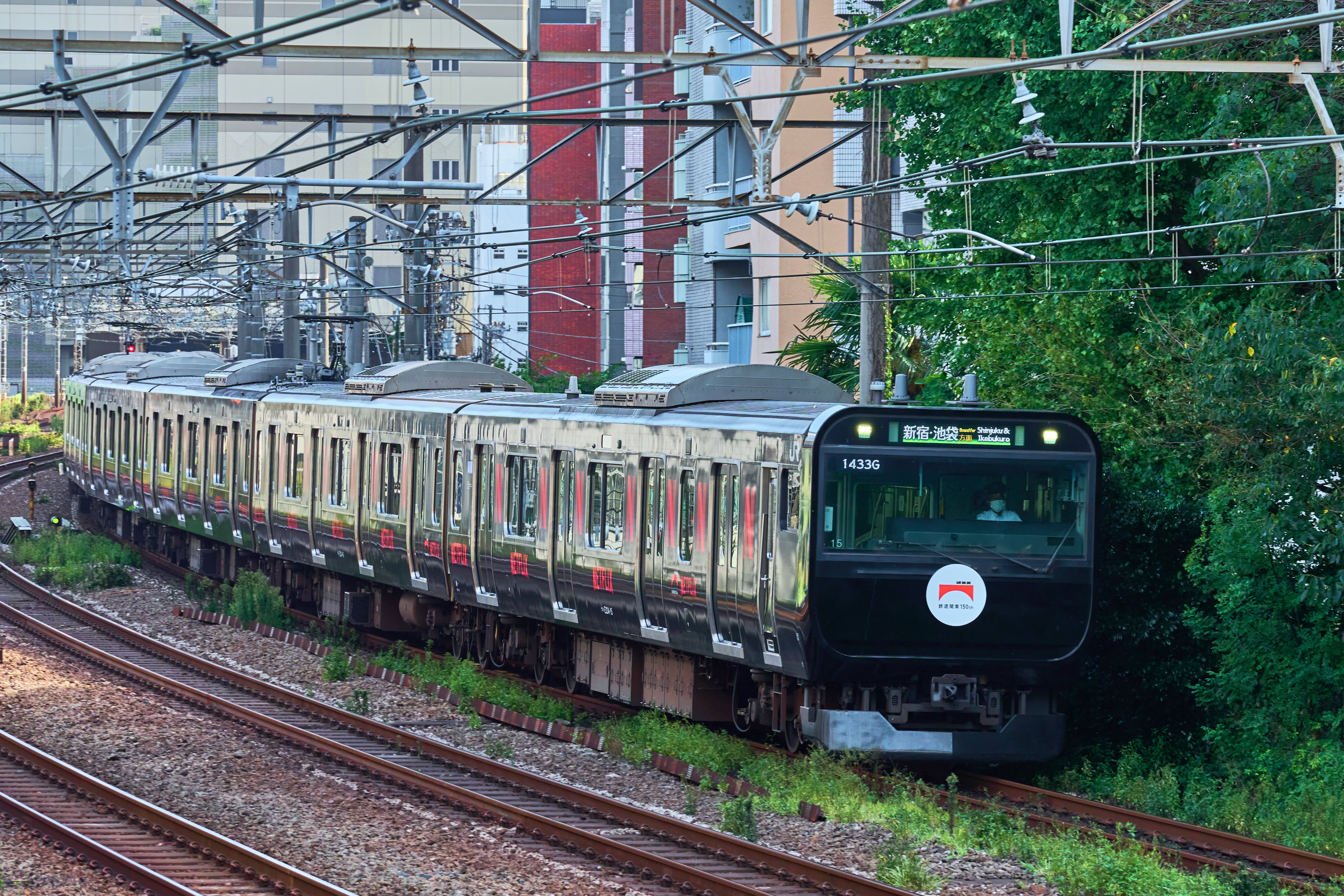 鉄道開業150年記念「黒い山手線×Netflix」が10/1より運行開始