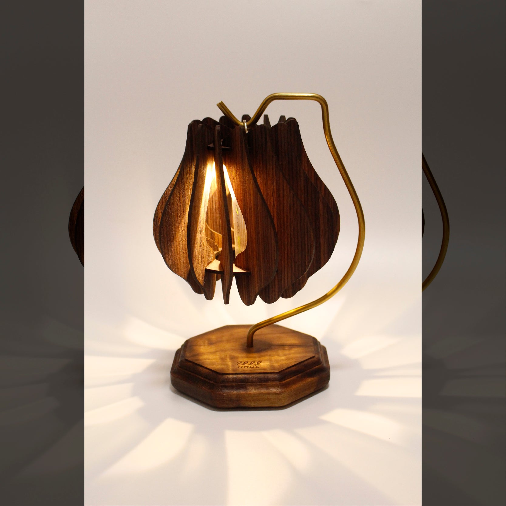 Lantern stand – unu's 公式ストア｜アウトドア