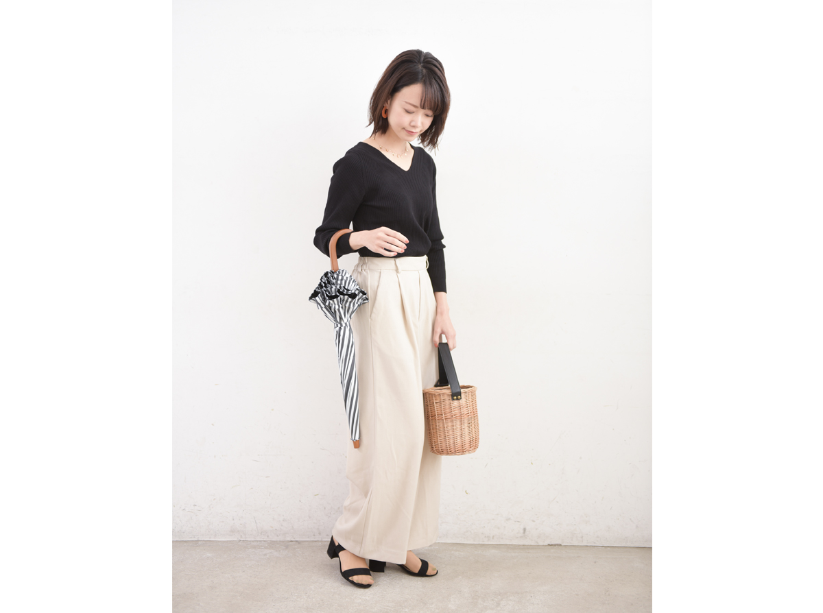 2段折 フリル / 白黒ストライプ | 完全遮光日傘｜サンバリア100