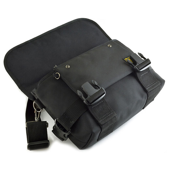 D924：ちょっとミリタリーなメッセンジャーバッグ | バンナイズ | 鞄は