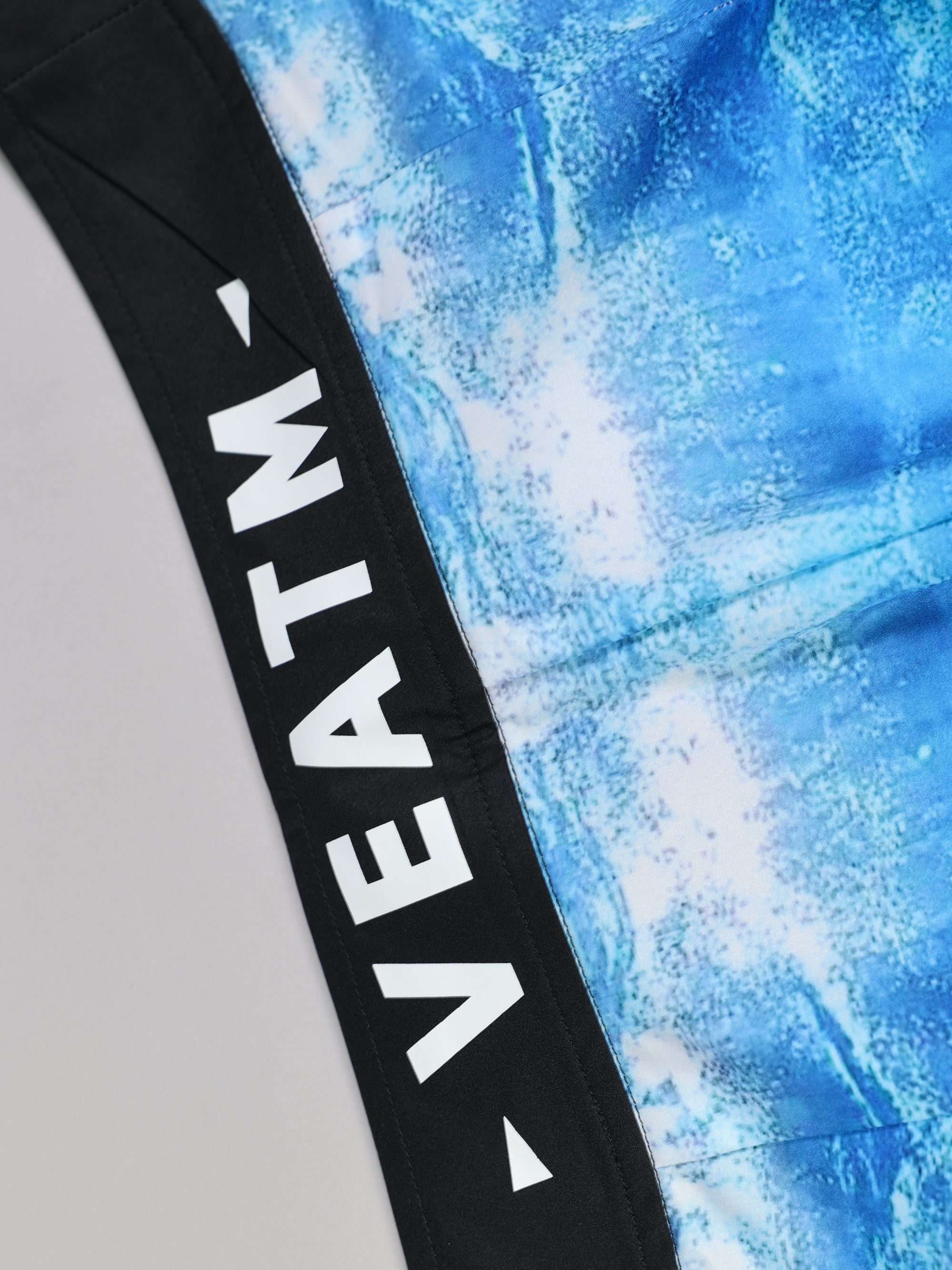 UNDER WATER BEAMS GRAPHIC SURF SHORTS