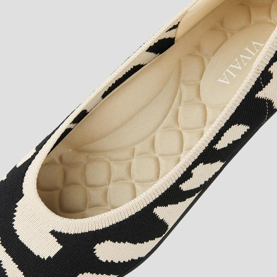 Aria Walker 超撥水] ポインテッドトゥ 超軽量 厚底 フラットシューズ