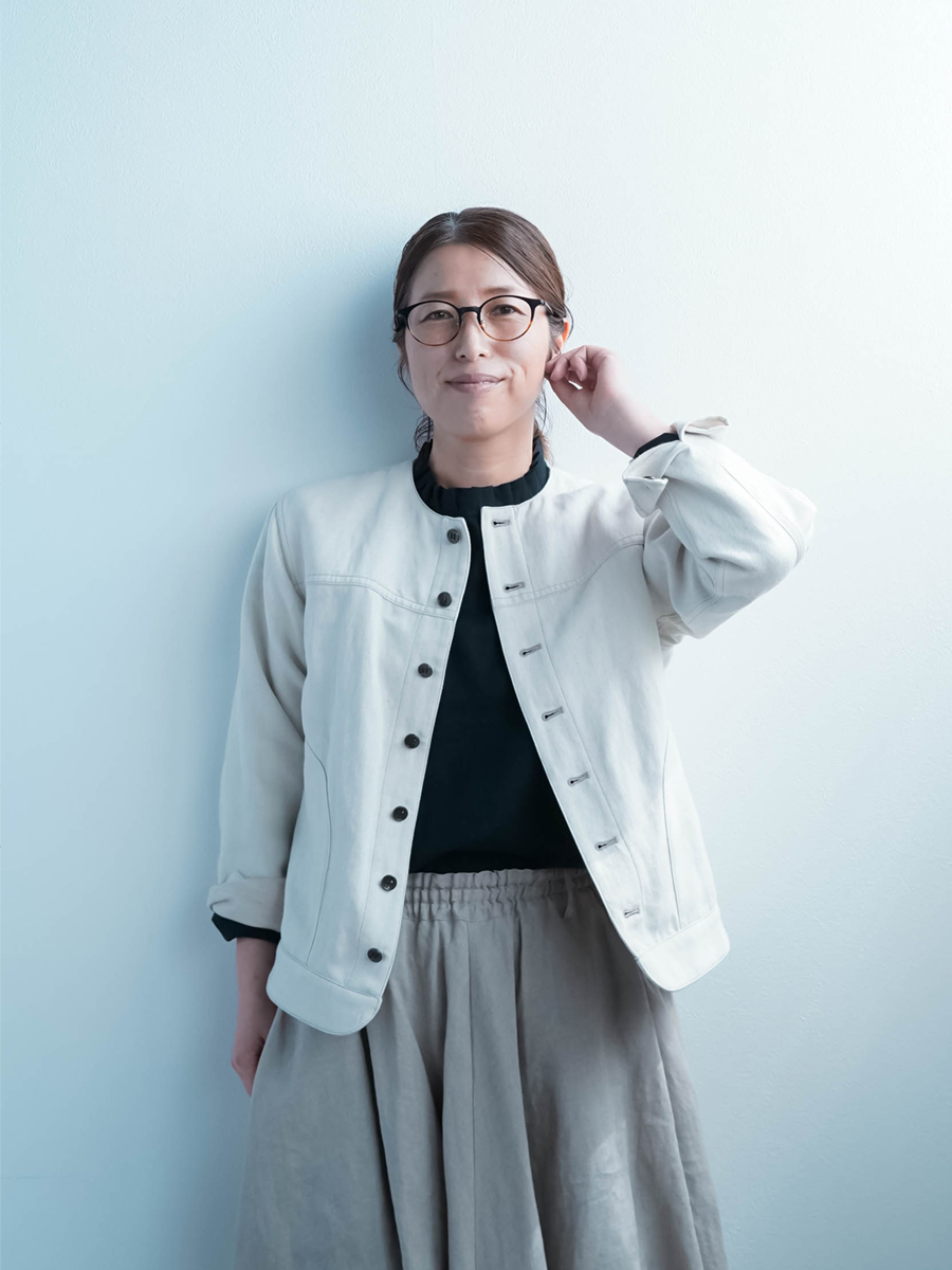 リネントップス】ネックラインを華やかに魅せる タックフリル トップス