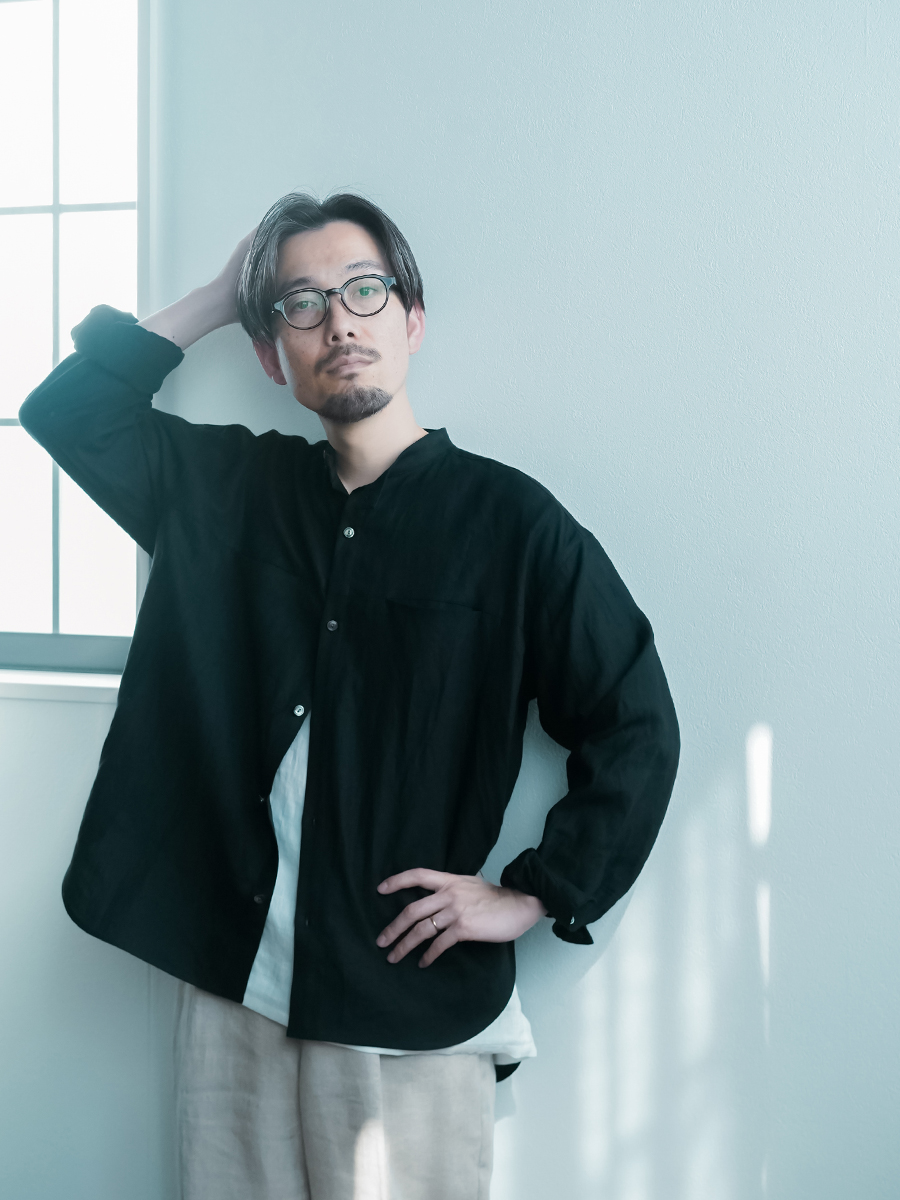 リネンシャツ】ハートをわしづかみの 洗練されしシャツ ／ 黒色 t021i-bck1