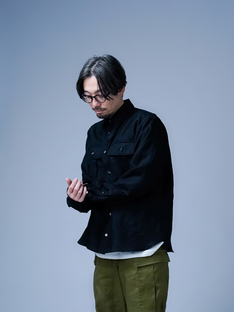 リネンシャツ】洗練と快適さに包まれる リネン サファリシャツ ／ 黒色