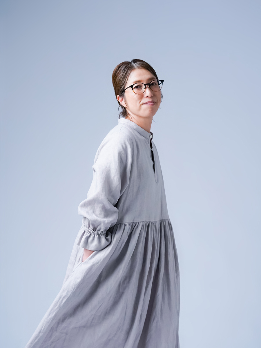 リネンワンピース】スタンドカラー リネンドレス ／ 灰桜(はいざくら