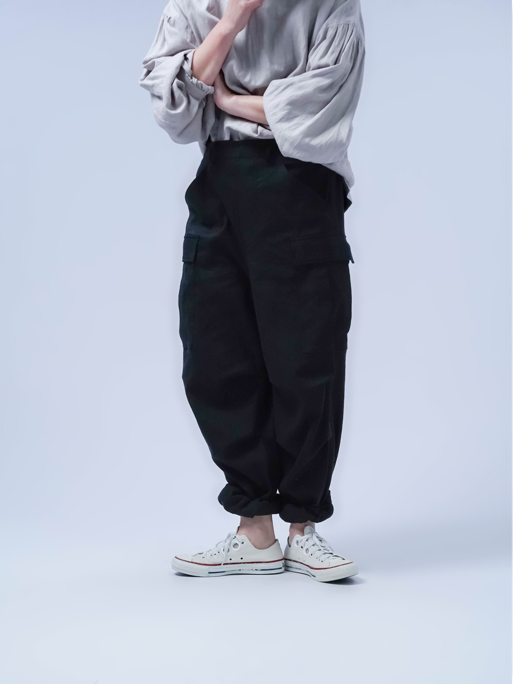 リネンソロテックス】パンツ好きが惚れ込む! 魔法仕掛けのカーゴパンツ