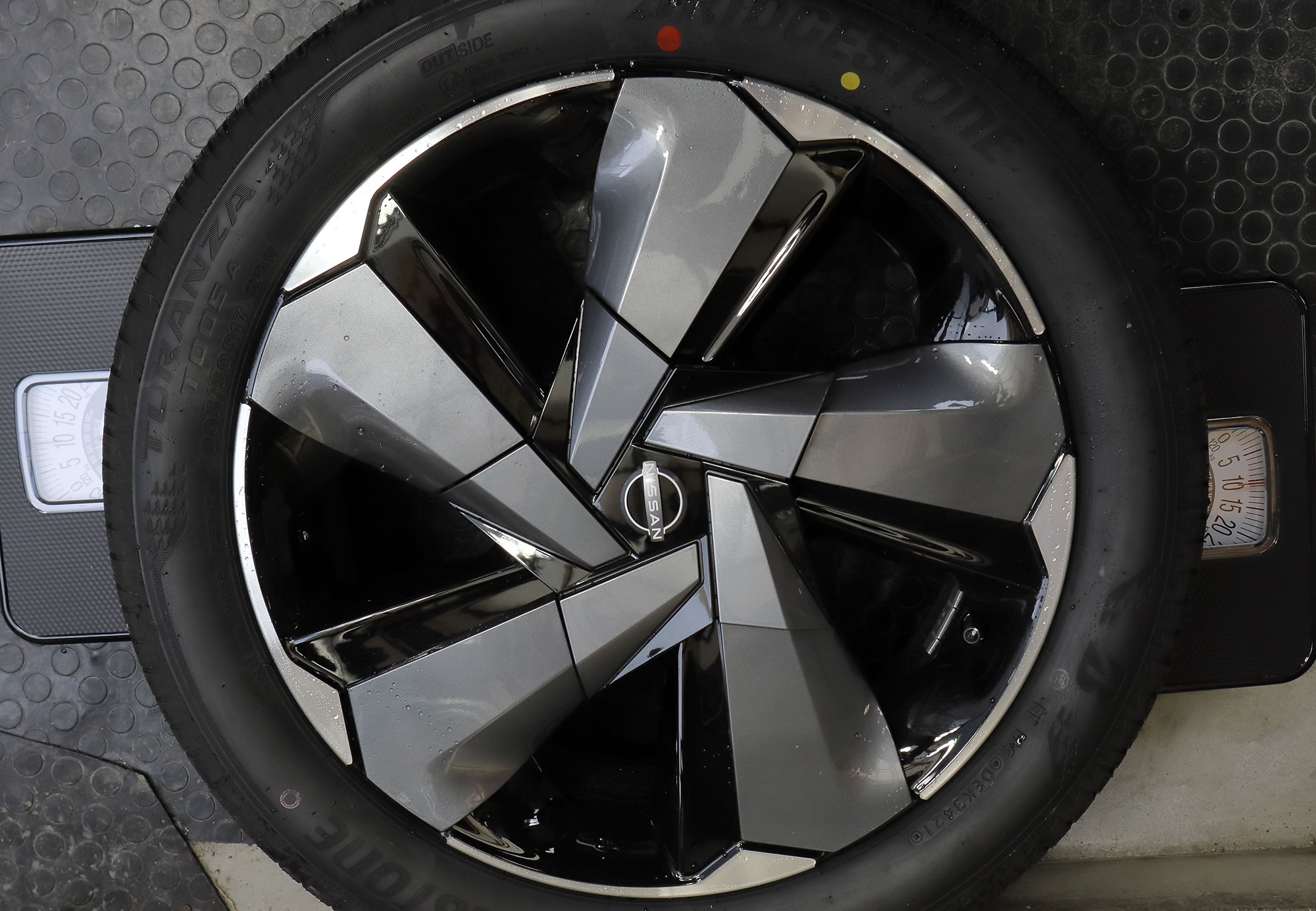 FE13 ノートオーラ ホイールとタイヤ