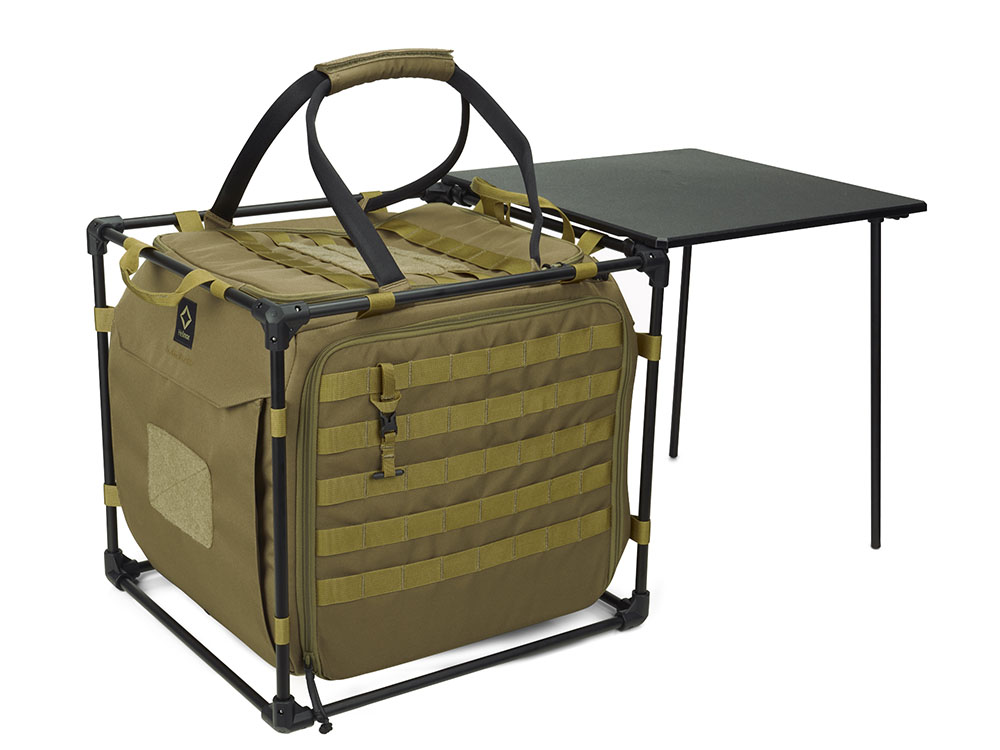 バッグから瞬時にテーブルが出現！ ヘリノックスのフィールドオフィス