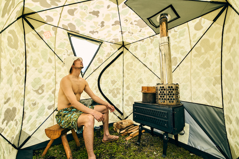 AMBERの高機能テントサウナにオリジナル迷彩をセット。キャンパーの