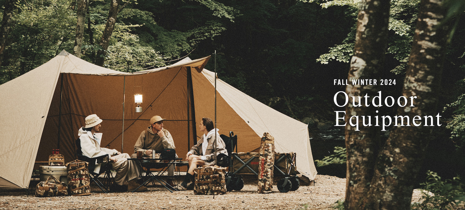 秋の枝葉をモチーフに捻りを加えたオリジナルカモフラが映える