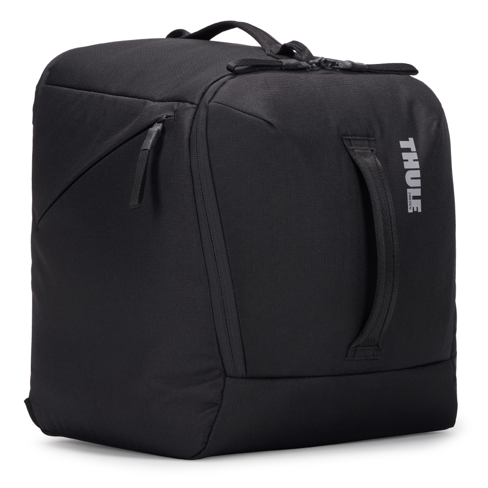 スーリーのスキー・スノーボード専用バッグにブーツとウィンターギアを