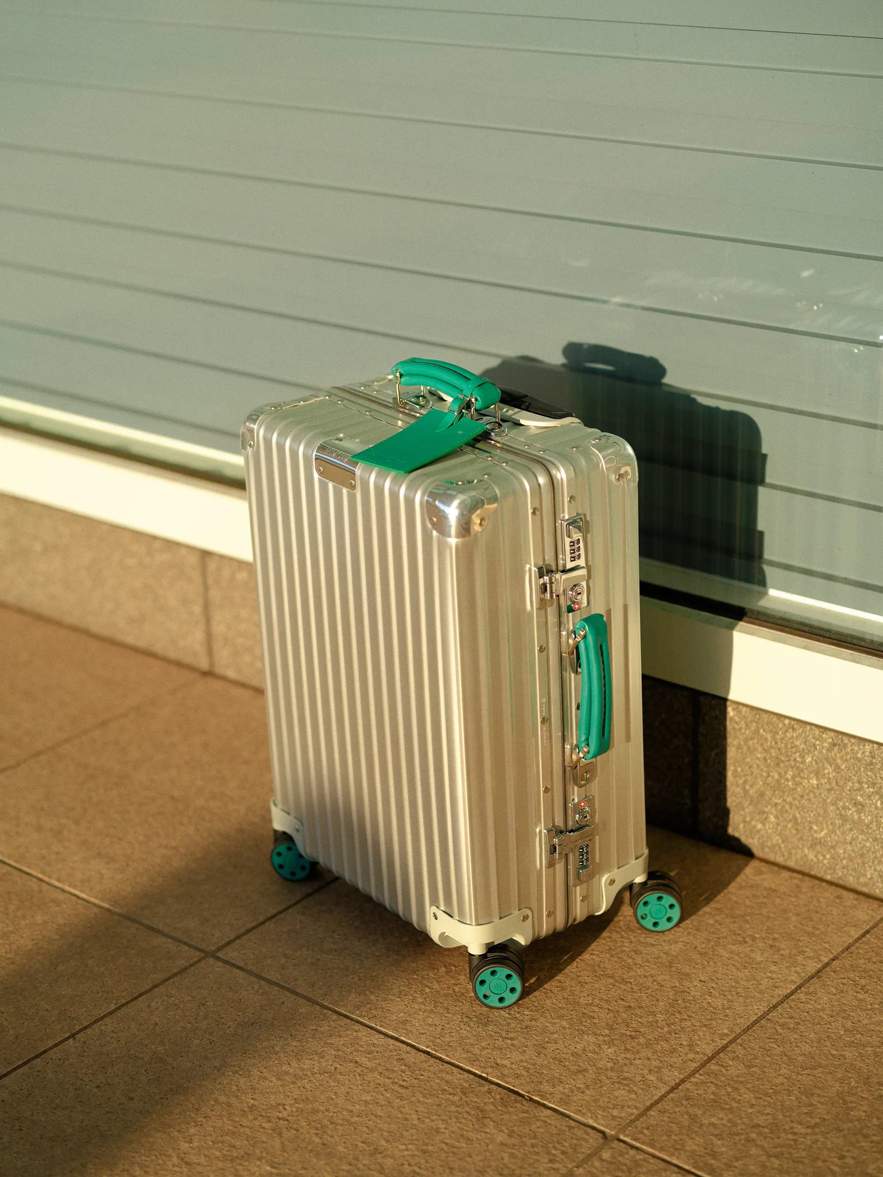 Traveler's Delights with RIMOWA: よいスーツケースはもっと自由に