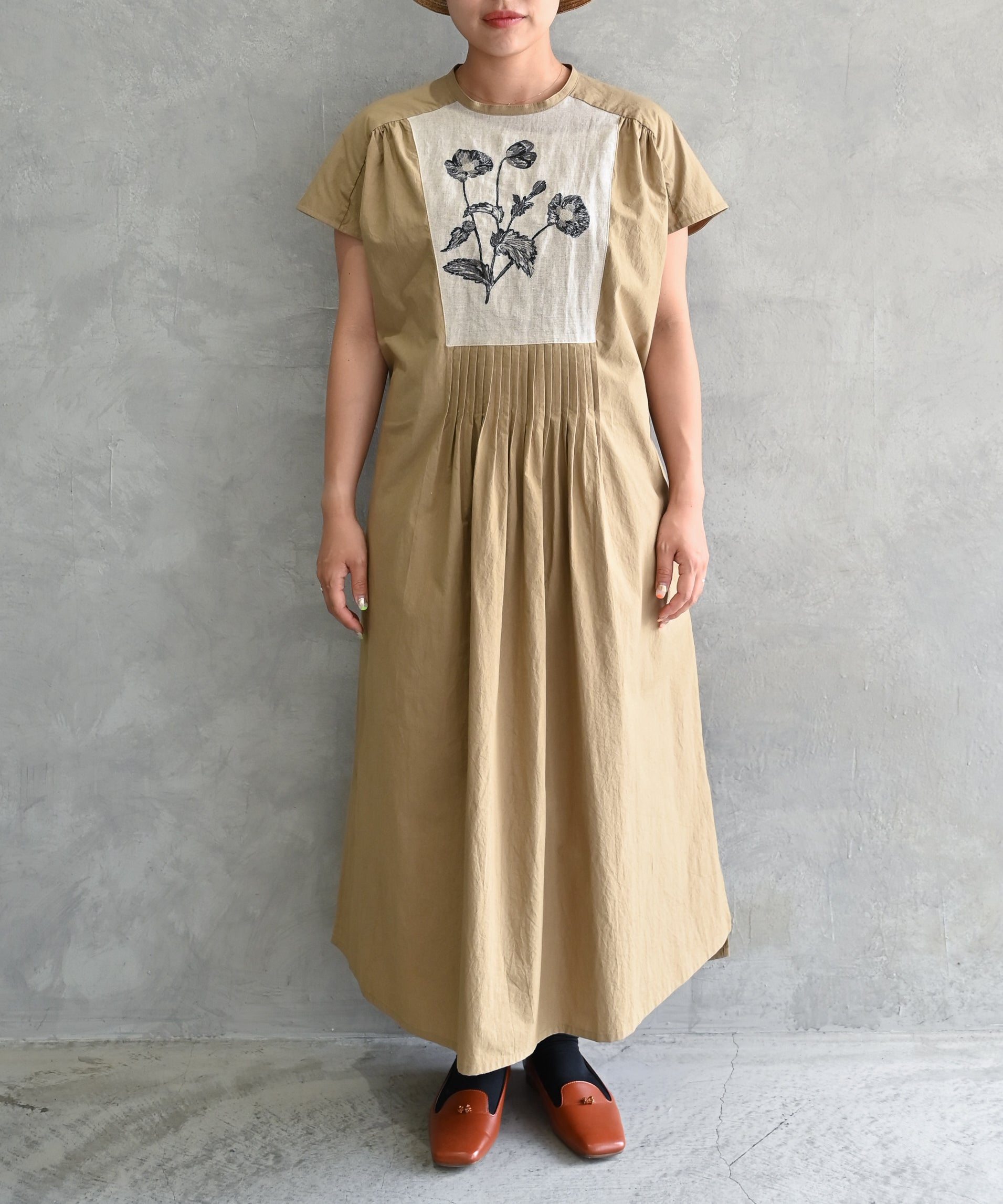 遠州織物 コットン生地〉ウエスト紐付き フレンチスリーブ フロント