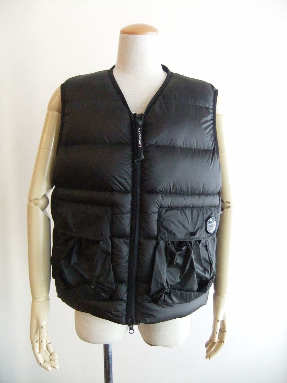 C.P. COMPANY - D.D. SHELL DOWN VEST (ブラック) ナイロン ジップ