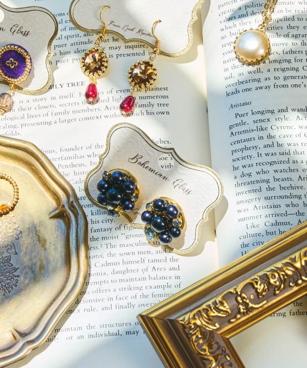 Fromチェコ】パールブーケピアス(BLACK): 『欧州航路』