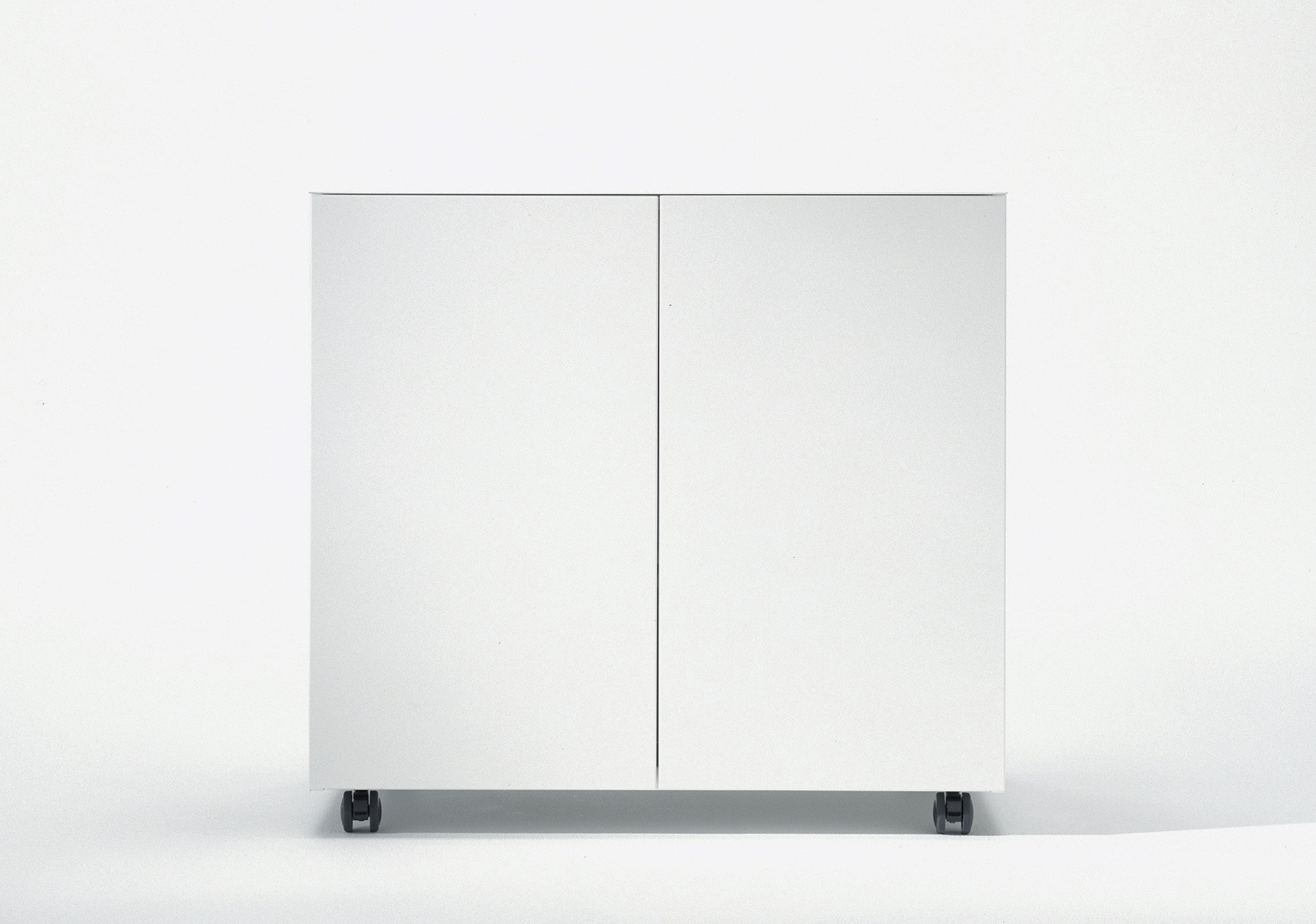 IXC(イクスシー）LOTUS 2doorロータス 2ドアキャビネット|カッシーナ