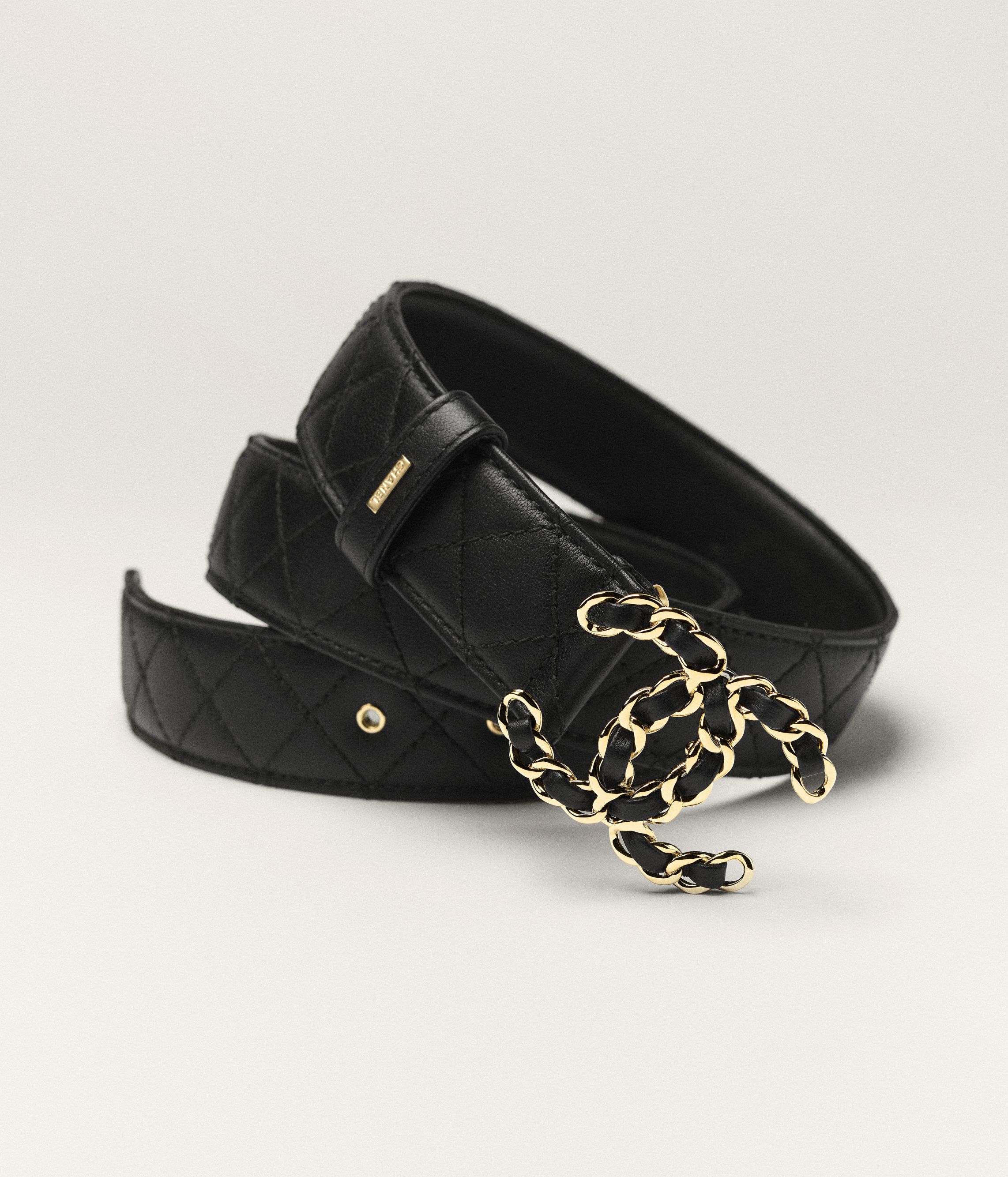 Leather belt - Calfskin & gold-tone metal, black — Fashion | CHANEL