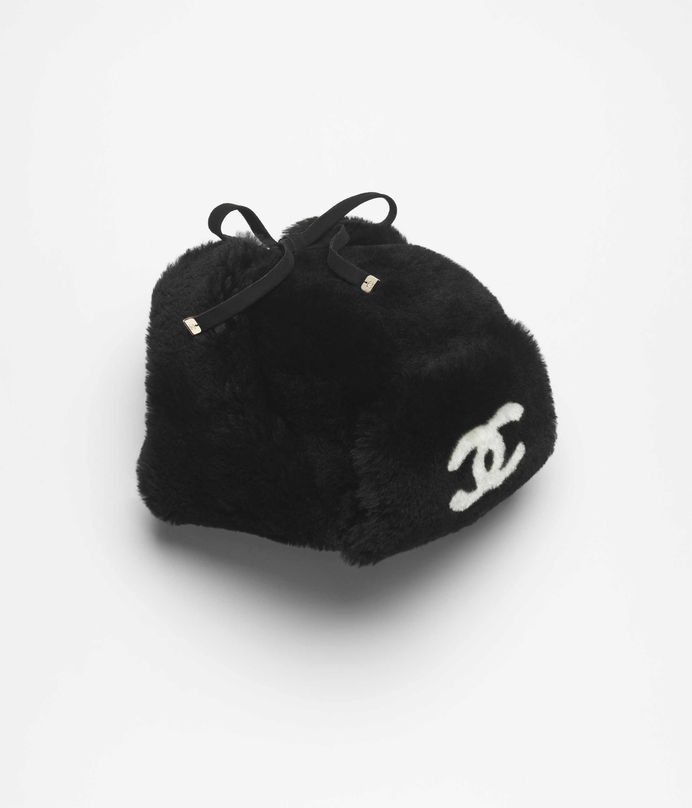 ハット - シアリング ラムスキン、ブラック & エクリュ — ファッション