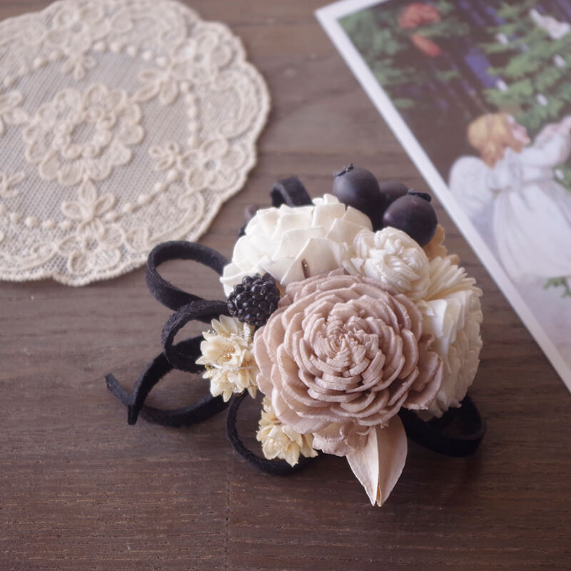 ナチュラルなアレンジメントコサージュD｜木の実のハンドメイド