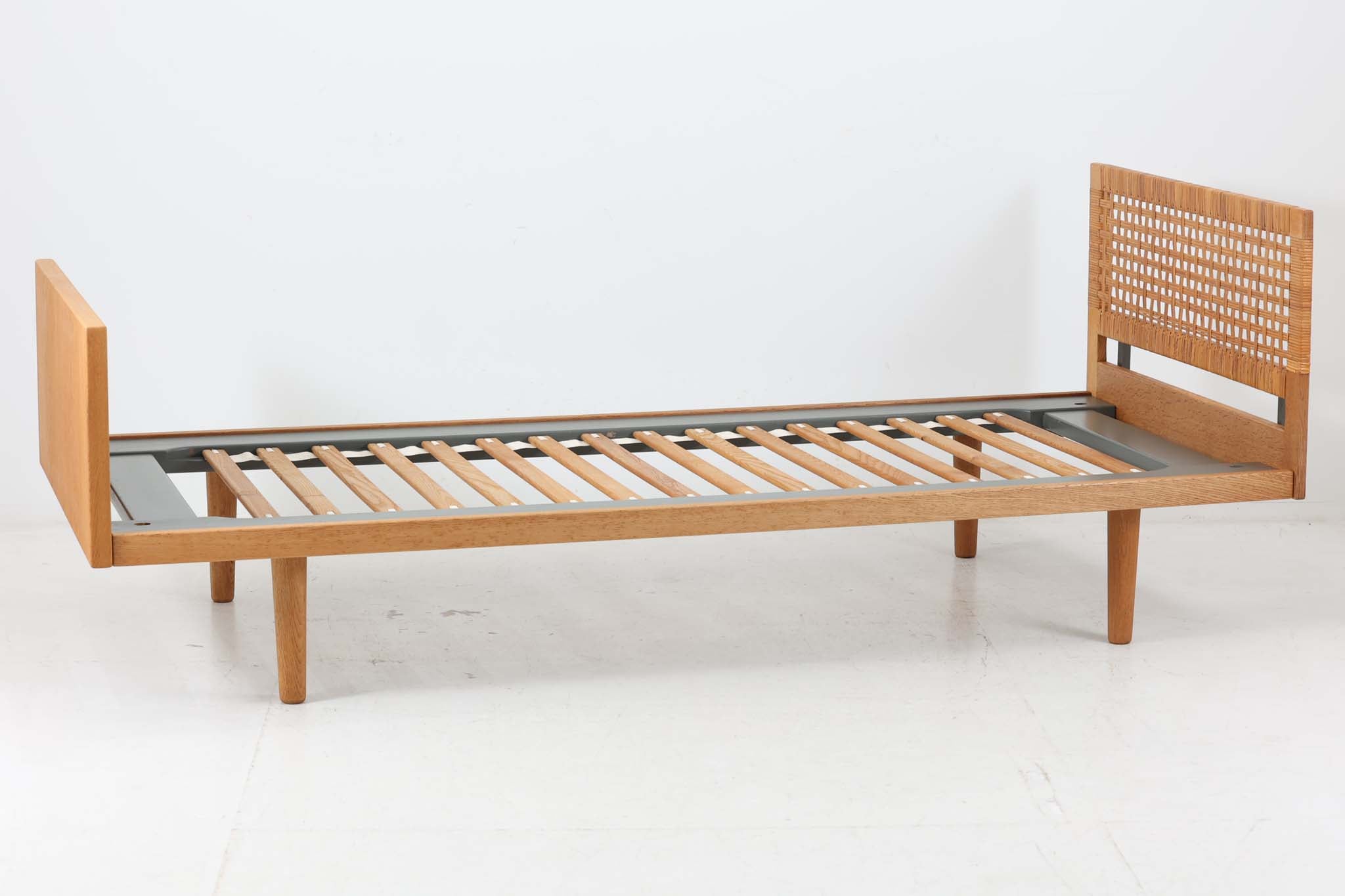 Hans J.Wegner（ハンス・J・ウェグナー） シングルベッドフレーム