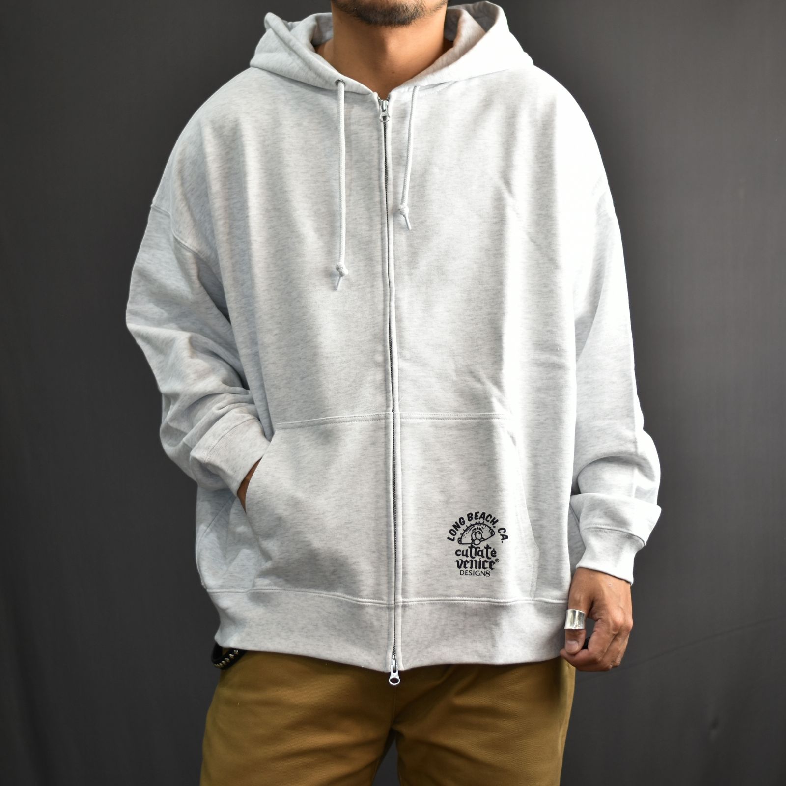 CUTRATE - ×VENICE8 COFFEE HOUSE CR CHERRY BOMB ZIP HOODIE (GRY