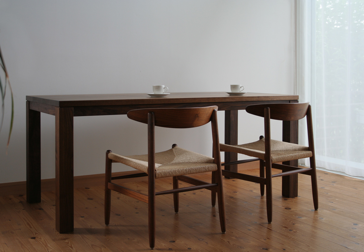 ウォールナット・チェリー無垢材のダイニングテーブル5272 太い4本脚