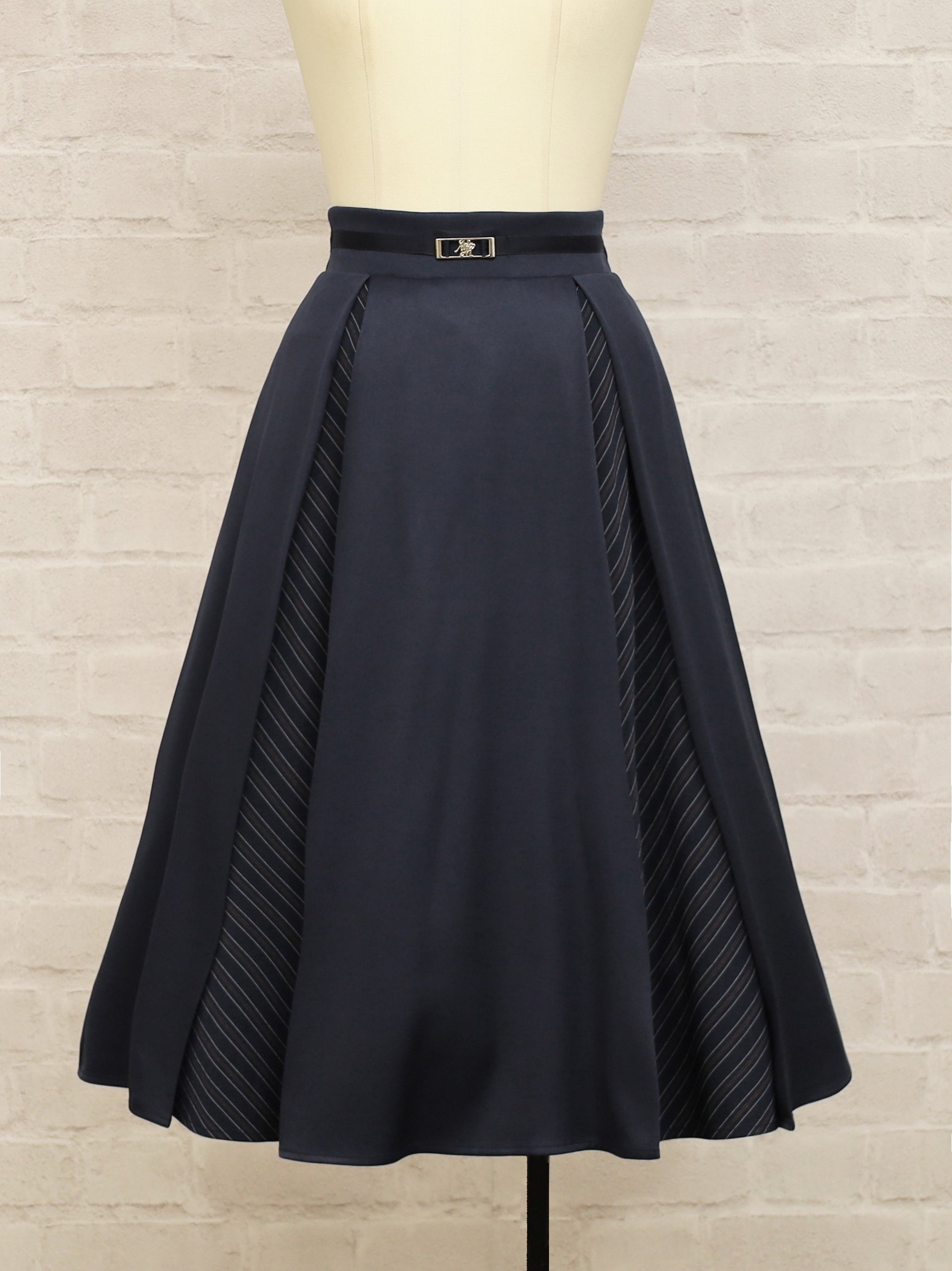 マチ切替ストライプミドル丈スカート – Amavel（アマベル）公式サイト