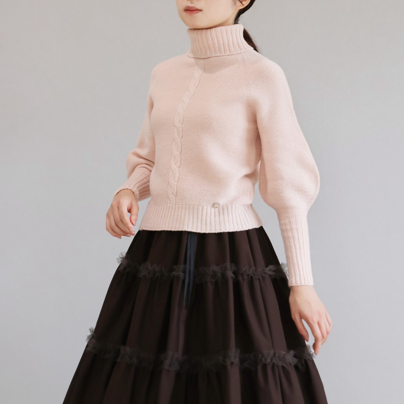 カシミヤ混 ホールガーメント ケーブル柄タートルプルオーバー