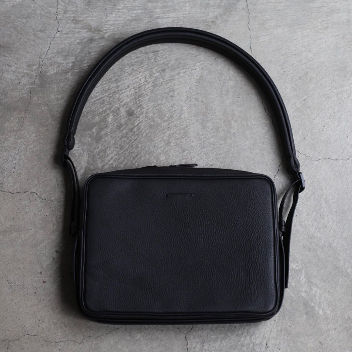 objcts.io - 【残り一点】ソフトショルダーバック_Large(BLACK