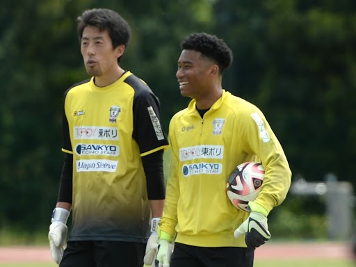 藤枝MYFCのGK北村海チディが自慢のアフロヘアをバッサリ！ 次節秋田