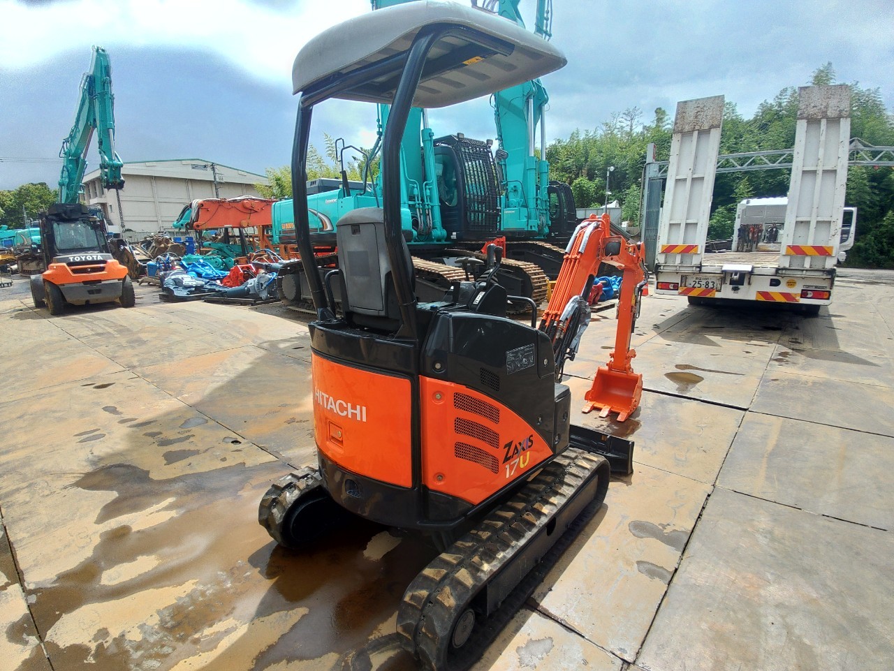 ID94581】ZX17U-2 ☆最終価格に挑戦！☆ | ミニ油圧ショベル | 株式