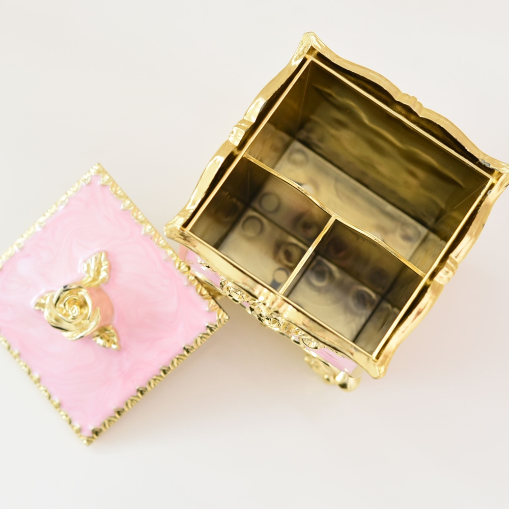 ゴージャス 薔薇の蓋付き小物入れ(ジュエリーボックス) ピンク
