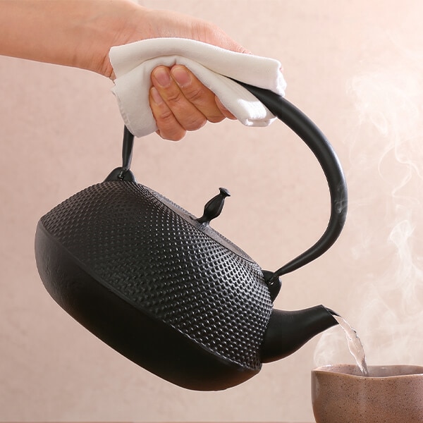 南部鉄器 伝統の鉄瓶2L: キッチン／はぴねすくらぶ