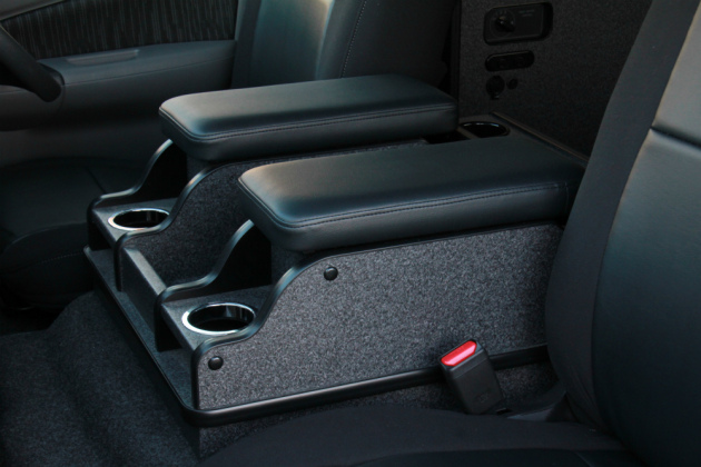 キャラバン純正コンソール交換で快適なドライブを楽しめる！｜トランポ