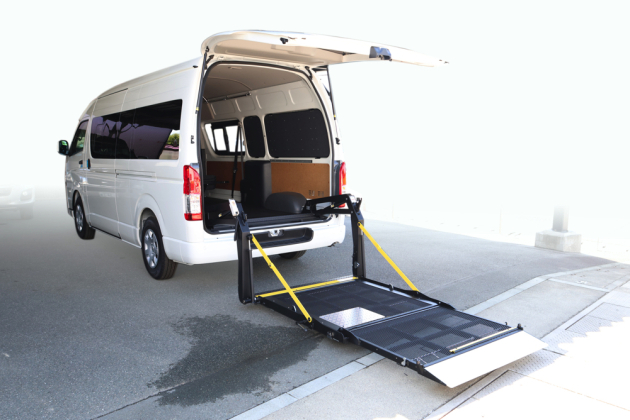 愛車のバイクを安全に積載・運搬できる！トランポ仕様のハイエース