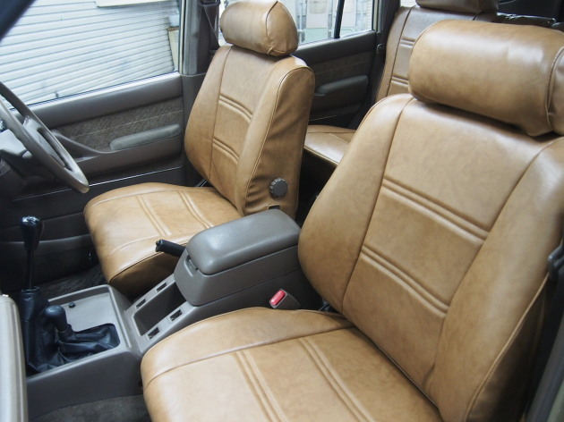 お待たせしました。ランクル80用マークルオリジナルシートカバー