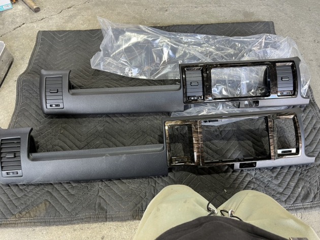 ハイエース200系ワイド7型センターパネルオーディオーパネル新車外し