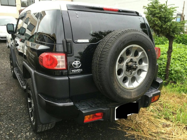 ドレスアップ！トヨタFJクルーザー 背面タイヤカバーをボディ同色塗装
