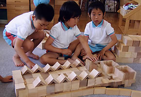 おどろ木・童具館