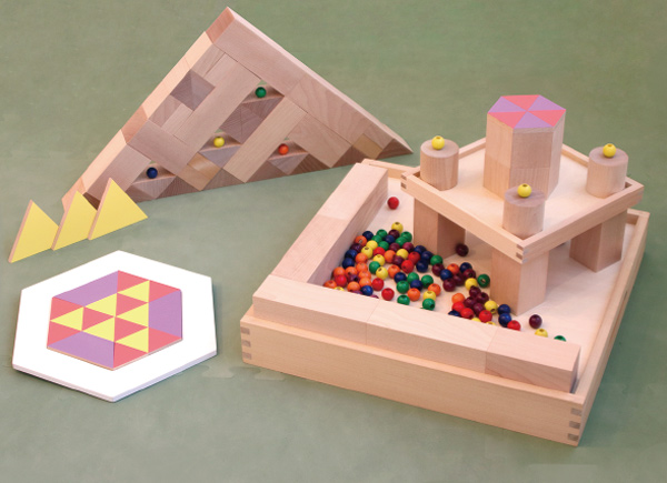 WAKU-BLOCK STEP・童具館