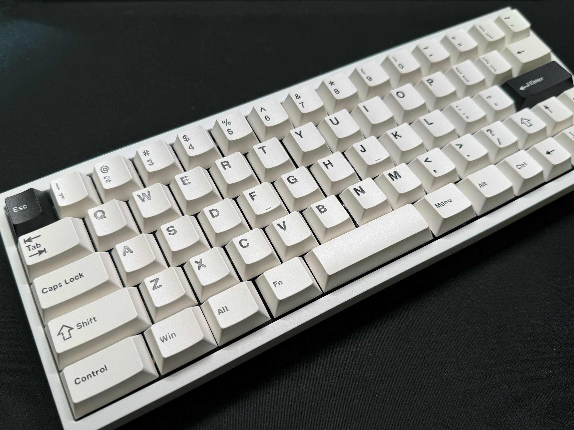 はじめて一体型の自作キーボードYMDK Minilaを組んだ