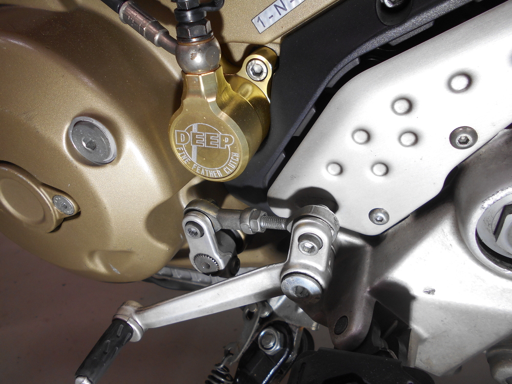 ドゥカティカスタムの基本「ファインフェザークラッチKIT」 - de